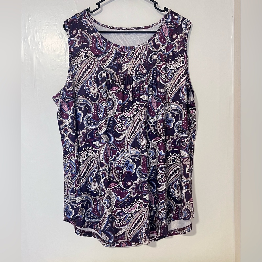 Woman’s sleeveless top size XXL